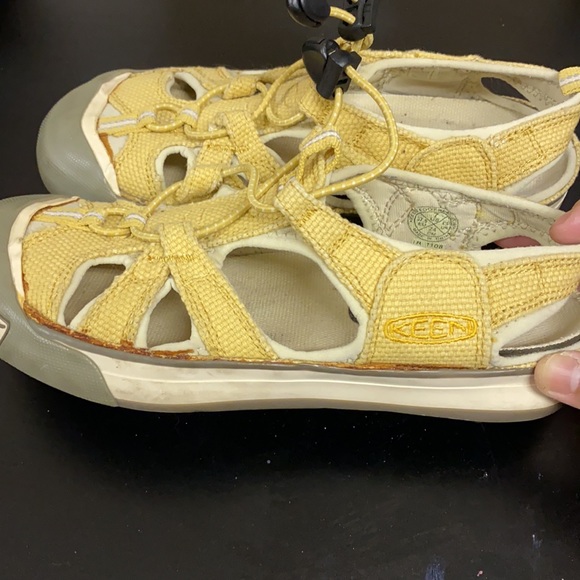 Keen sandals with adjustable pullers - Picture 9 of 12